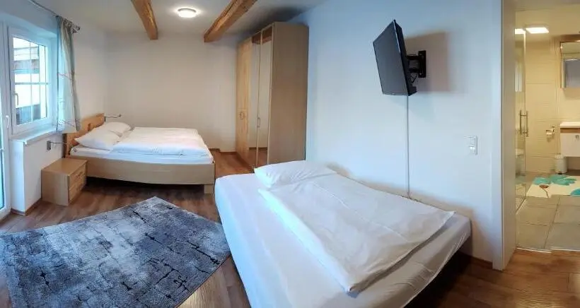 Standard Kolmen Hengen Huone Parveke, Landgasthof Hotel Zehenthof