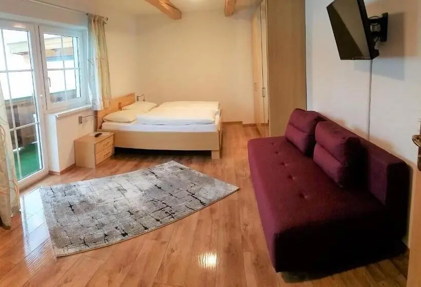 Standard Kolmen Hengen Huone Parveke, Landgasthof Hotel Zehenthof