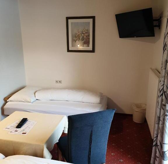 Трехместный Номер Стандарт с Балконом, Landgasthof Hotel Zehenthof