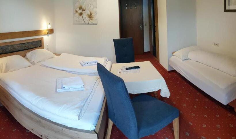 غرفة قياسية ثلاثية مزودة بشرفة, Landgasthof Hotel Zehenthof