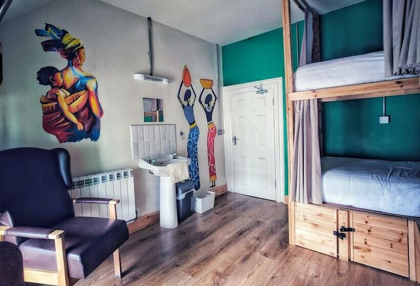 Кровать в Общей Комнате, The Black Sheep Hostel