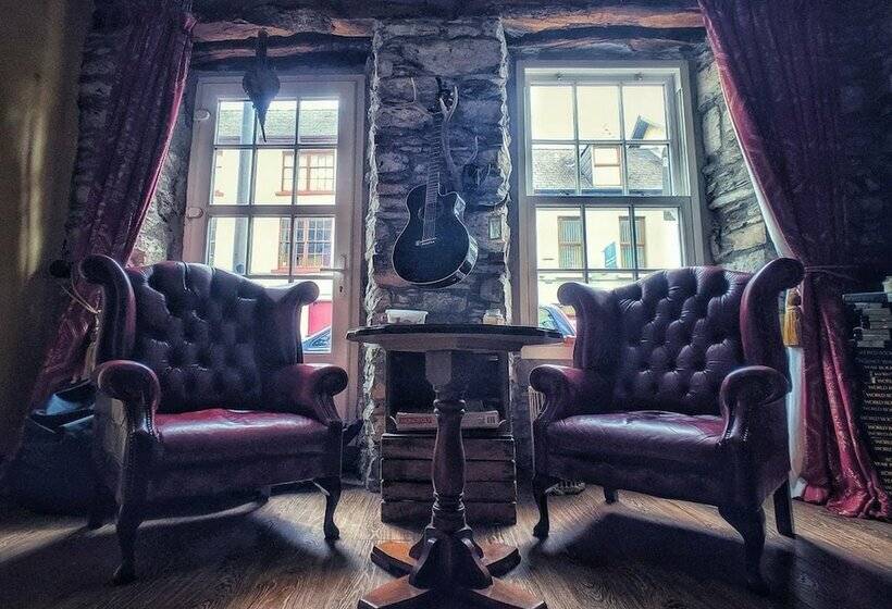 共用房间的床, The Black Sheep Hostel