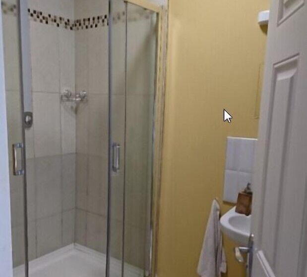 共用房间的床, The Black Sheep Hostel