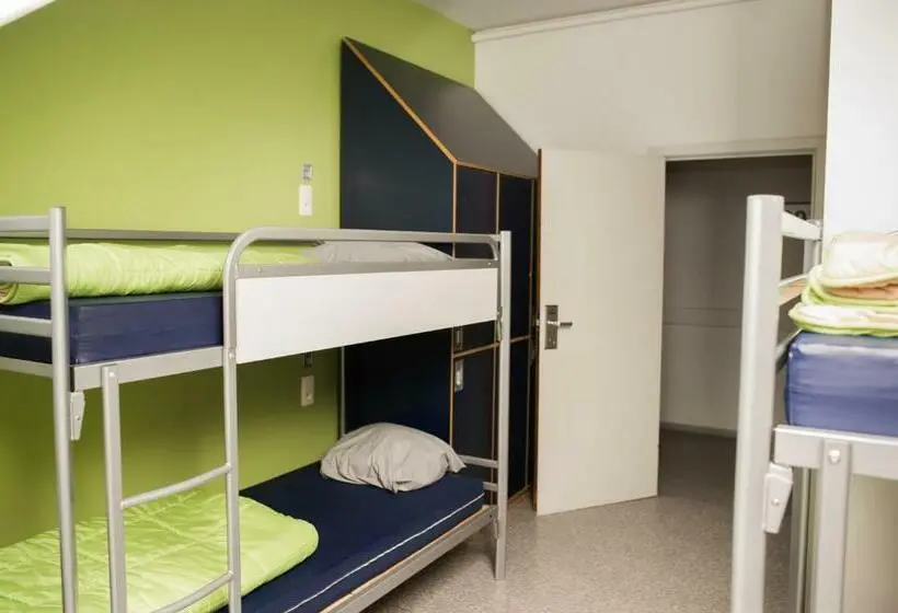 Vuode Makuusalissa, Auberge De Jeunesse De Tournai