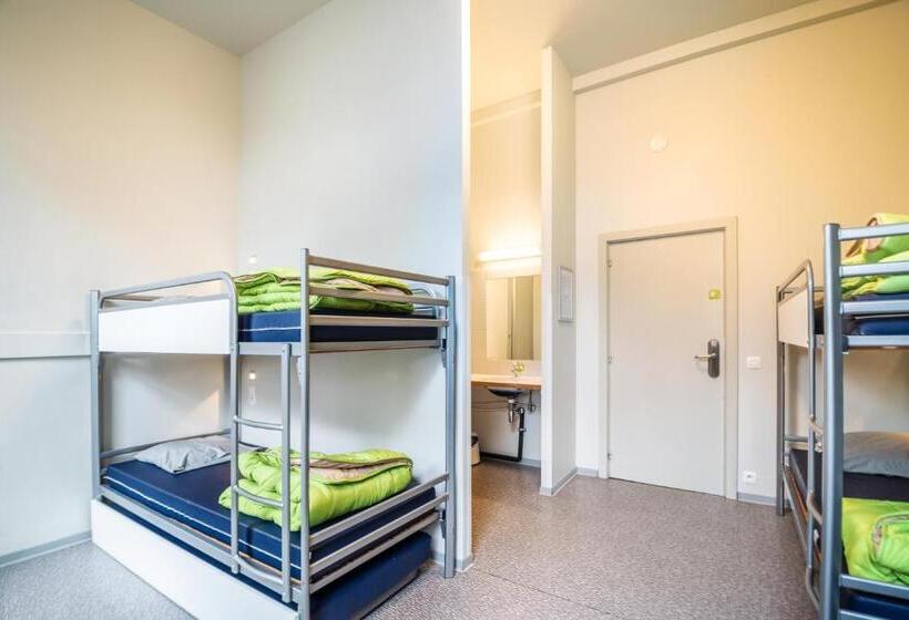 מיטה בחדר משותף, Auberge De Jeunesse De Tournai