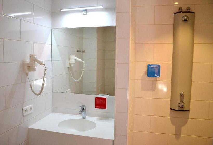 スタンダード4人部屋, Auberge Des 3 Fontaines