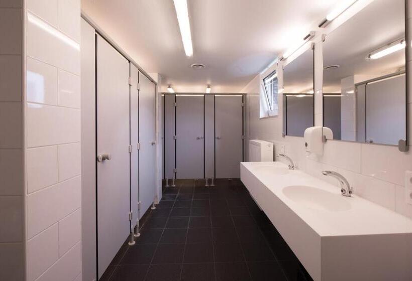 ルームシェアのワンベッド, Auberge Des 3 Fontaines