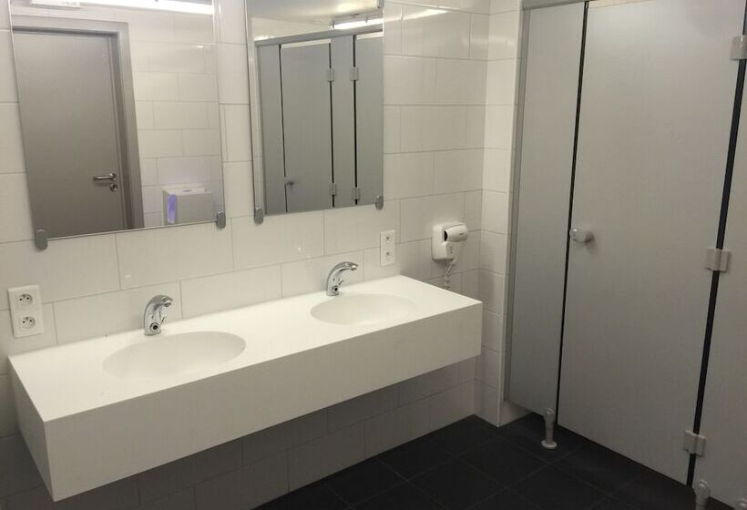 共同バス付シェアルーム, Auberge Des 3 Fontaines