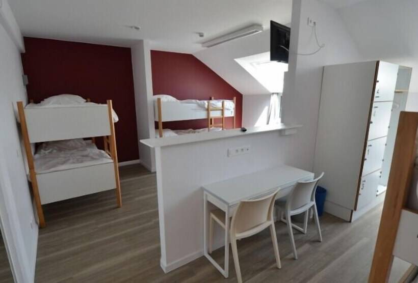 共同バス付シェアルーム, Auberge Des 3 Fontaines