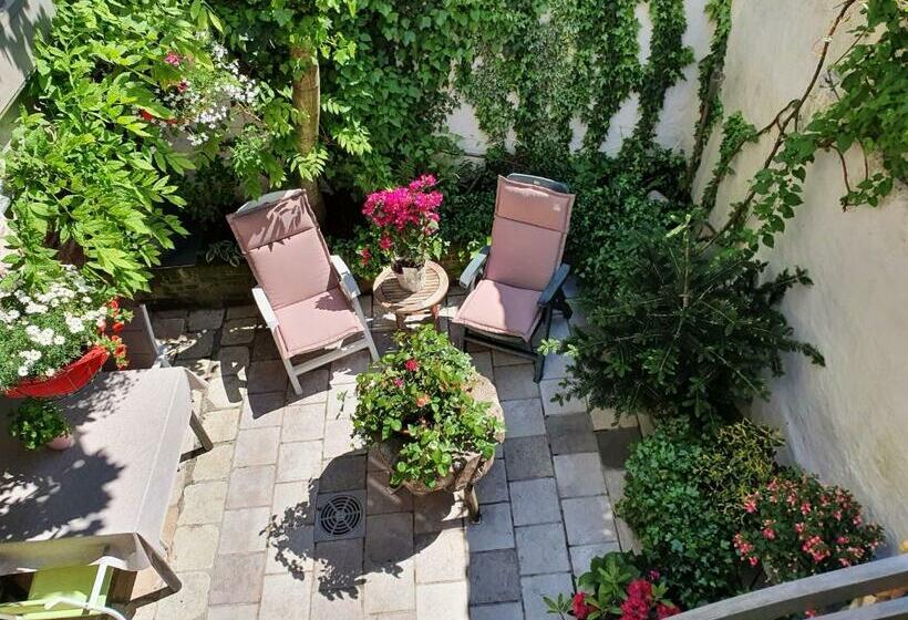 جناح مزود بجاكوزى, B&b Huyze Walburga