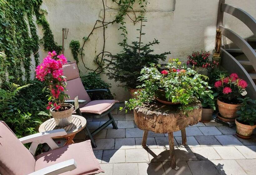 جناح مزود بجاكوزى, B&b Huyze Walburga