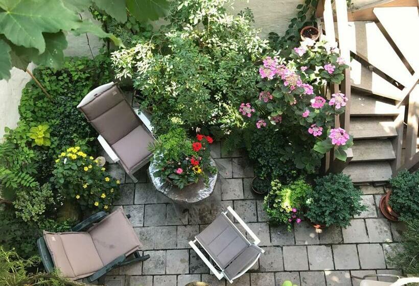 جناح مزود بجاكوزى, B&b Huyze Walburga