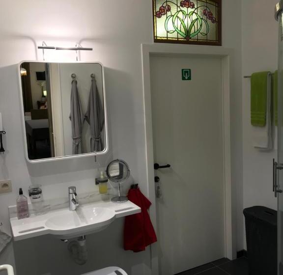 جناح مزود بجاكوزى, B&b Huyze Walburga