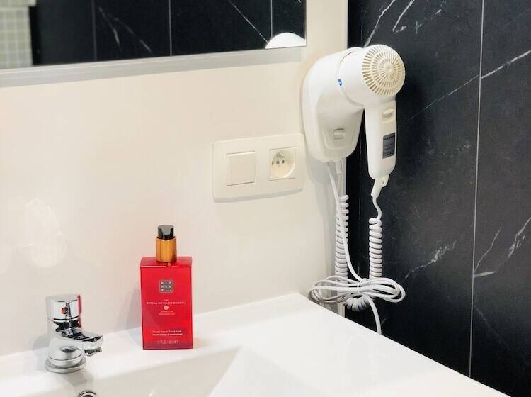 コンフォートトリプルルーム, B&b Kookhai