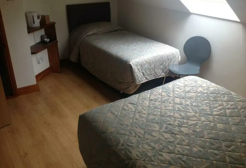 Standard Kolmen Hengen Huone, Carragh House