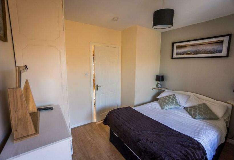 غرفة قياسية, Castle View House