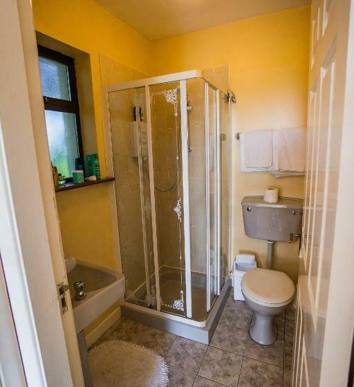 غرفة قياسية, Castle View House