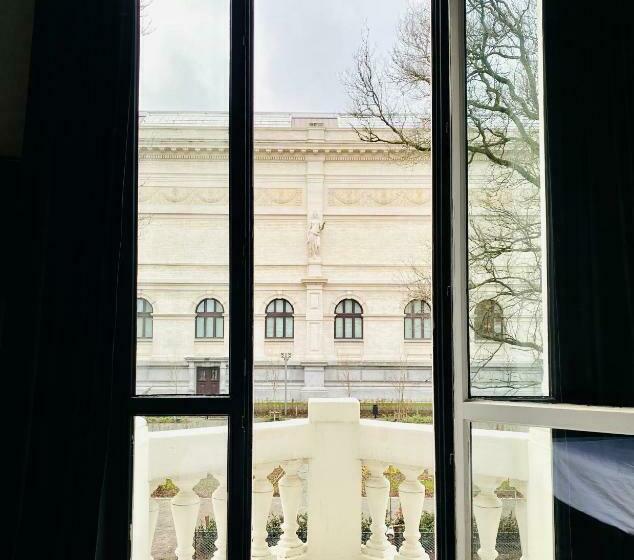 اتاق استاندارد با بالکن, Museum Suites