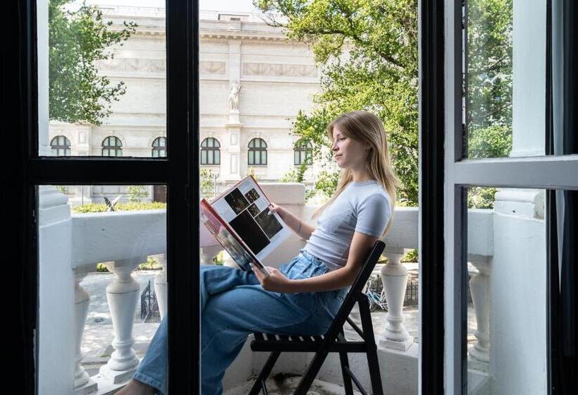 اتاق استاندارد با بالکن, Museum Suites