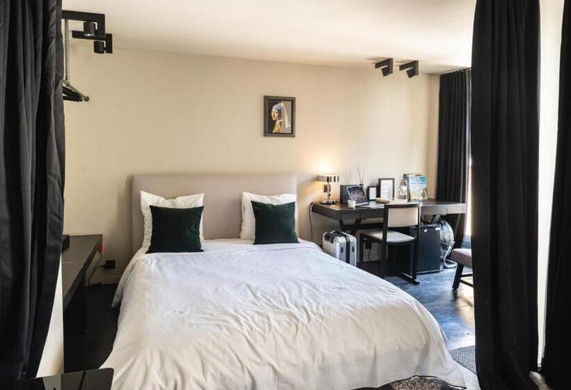 جناح مزود بتراس, Museum Suites