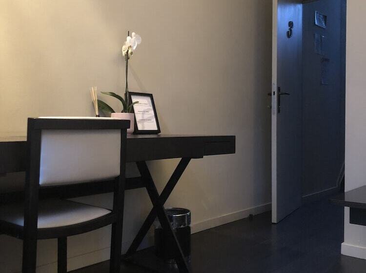 اتاق استاندارد با بالکن, Museum Suites