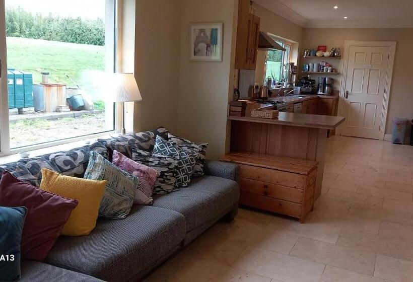 4间卧室的房子, Relax At Safe Haven