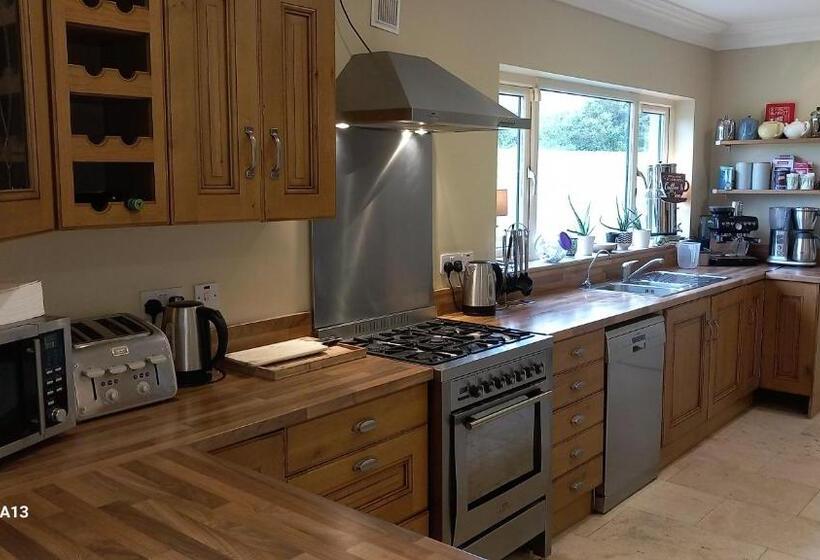 4间卧室的房子, Relax At Safe Haven