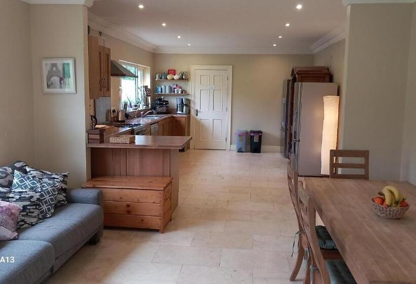 4间卧室的房子, Relax At Safe Haven