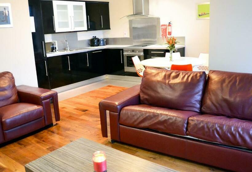 침실 2개 아파트, Carrick Plaza Suites And Apartments