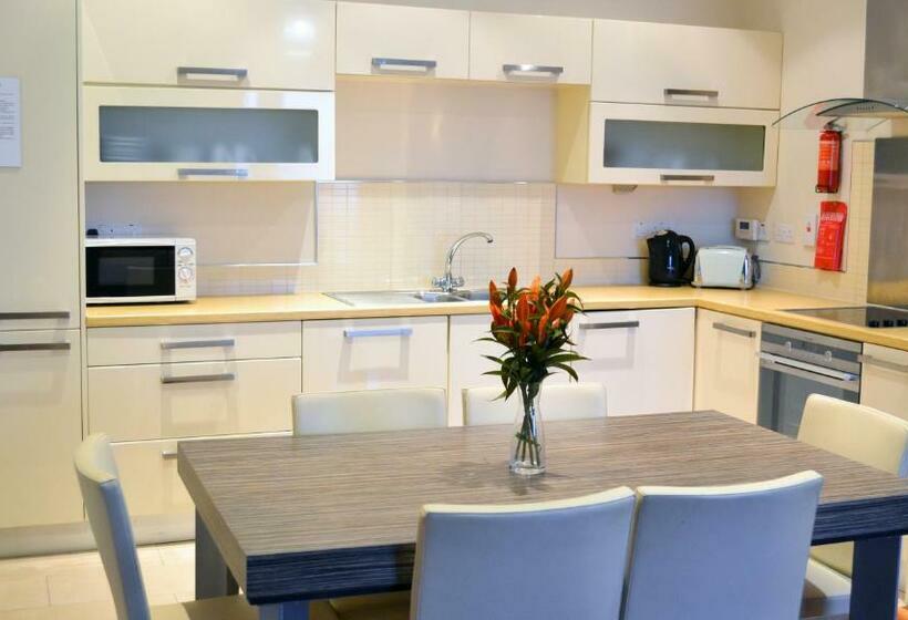 침실 2개 아파트, Carrick Plaza Suites And Apartments