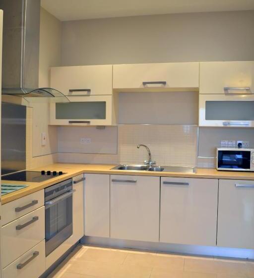 침실 3개 아파트, Carrick Plaza Suites And Apartments