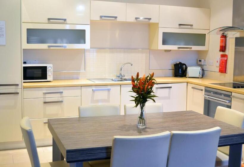 침실 3개 아파트, Carrick Plaza Suites And Apartments