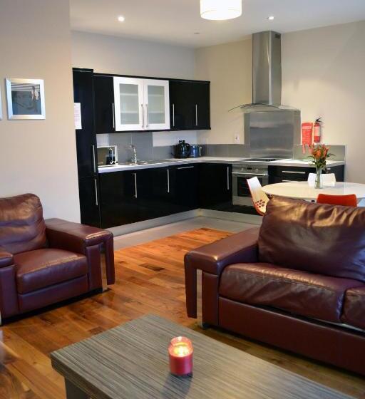 침실 3개 아파트, Carrick Plaza Suites And Apartments