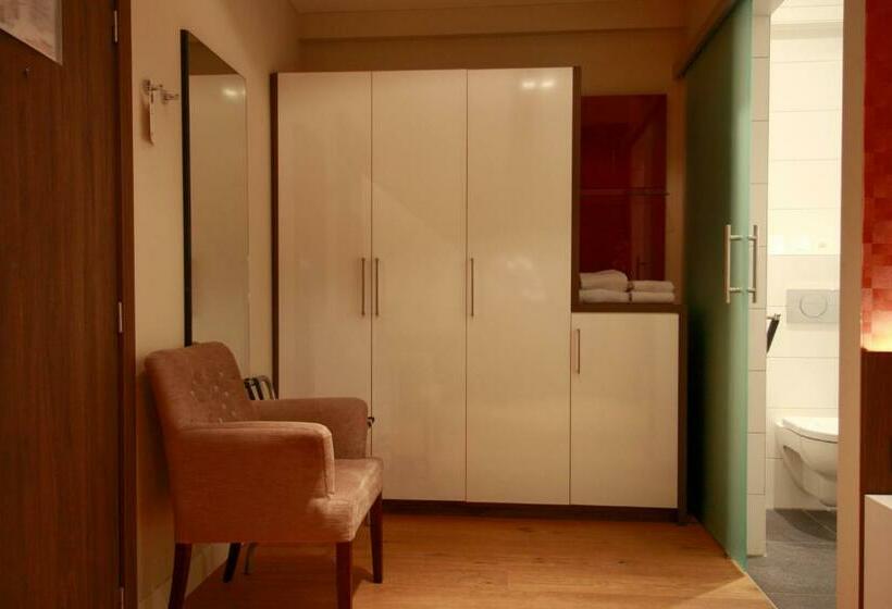 标准单人间, De Boskar Pelt