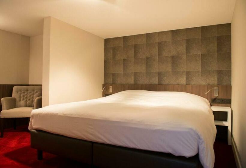 家庭间, De Boskar Pelt