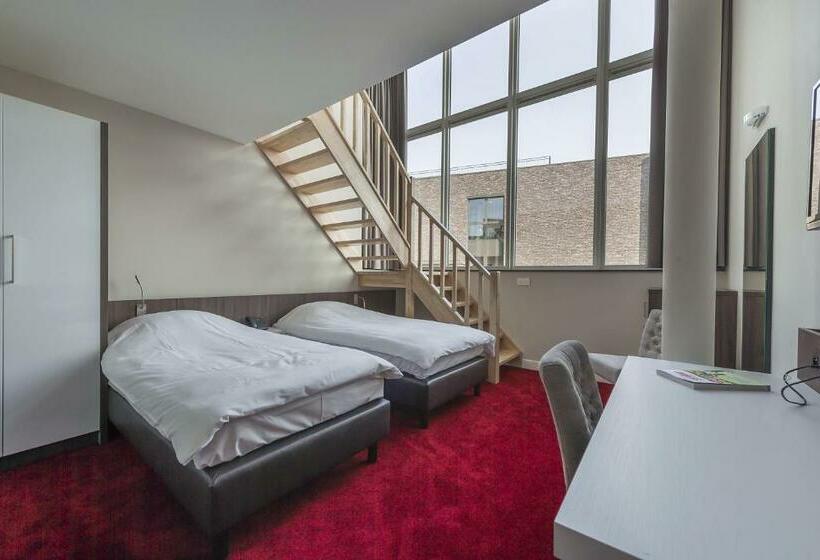 家庭间, De Boskar Pelt