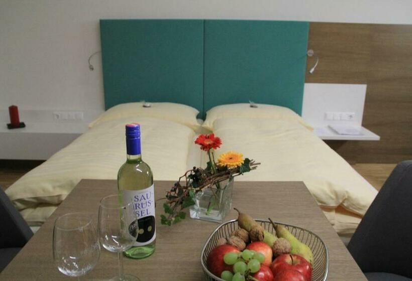 חדר סטנדרט, Eisenhuthaus