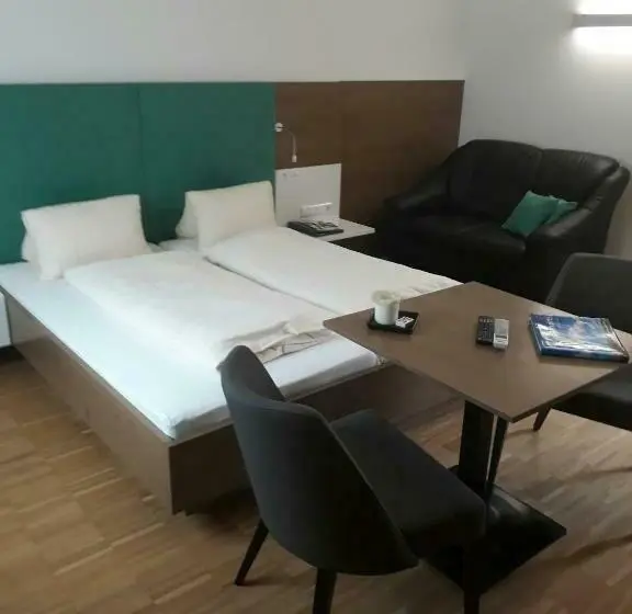 Standard-huone, Eisenhuthaus