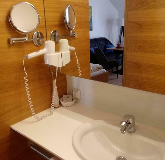 חדר סטנדרט, Eisenhuthaus