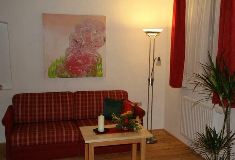 דירת חדר, Eisenhuthaus