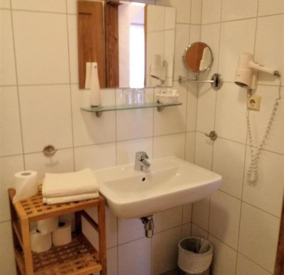 דירת חדר, Eisenhuthaus