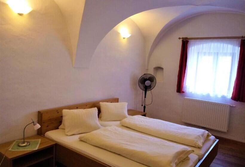 דירת חדר, Eisenhuthaus