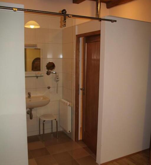 דירת חדר, Eisenhuthaus