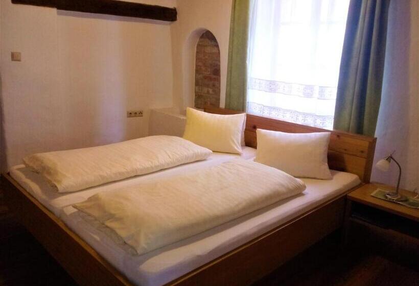 דירת חדר, Eisenhuthaus