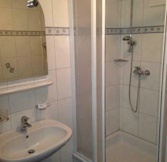 Standard Yhden Hengen Huone Parveke, Gasthof Käferhube
