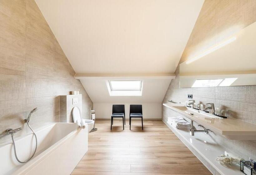 غرفة ديلوكس عائلية, Het Menneke