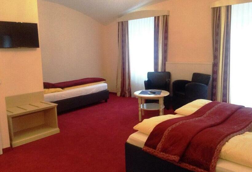 スタンダードトリプルルーム, Pension Frenzl   Kaiser Von österreich