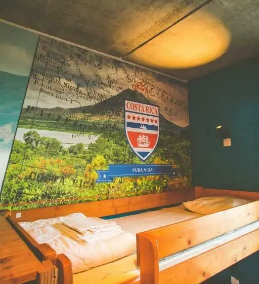 اتاق خانوادگی, Lakeside Paradise Sport Hostel