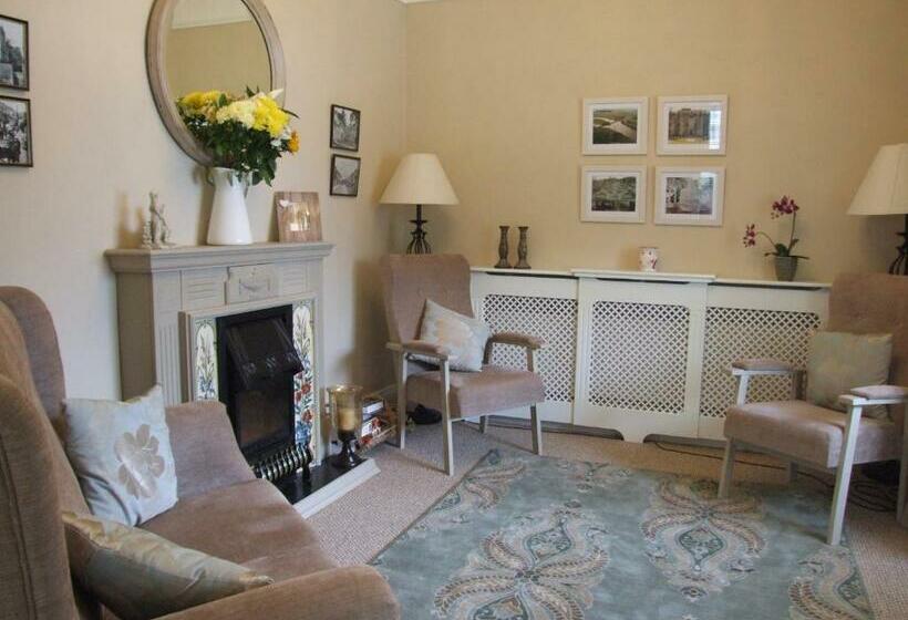 غرفة قياسية فردية, Oak Lodge