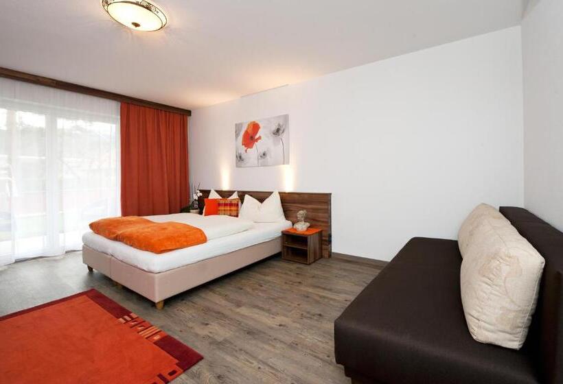 דירת שני חדרים, Café Pension Margret